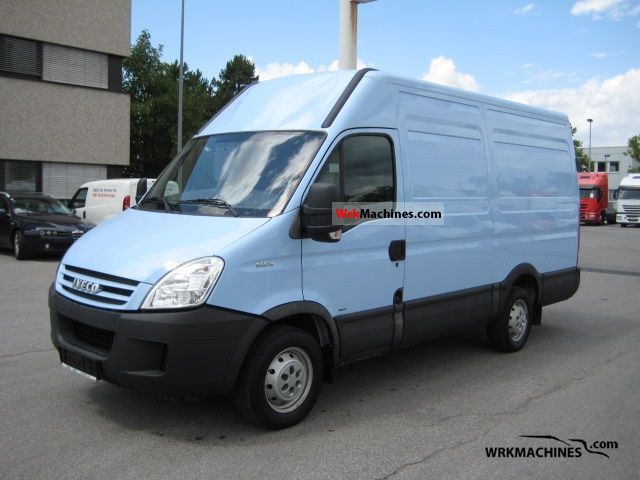 2007 IVECO Daily II 35 S 12 V Van or truck up to 7.5t Box-type delivery van - high photo