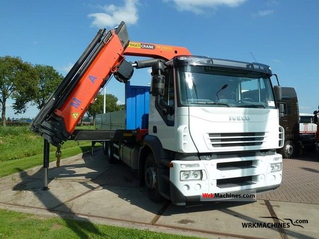 2007 IVECO Stralis 260S31 Truck over 7.5t Truck-mounted crane photo