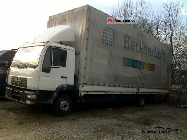2002 MAN L 2000 8.220 Van or truck up to 7.5t Stake body and tarpaulin photo