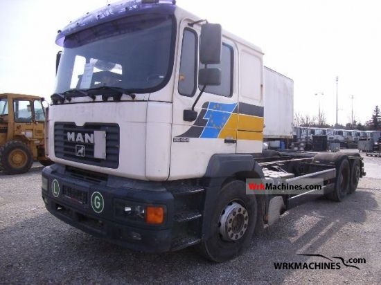 2001 MAN LION´S STAR 464 Truck over 7.5t Chassis photo