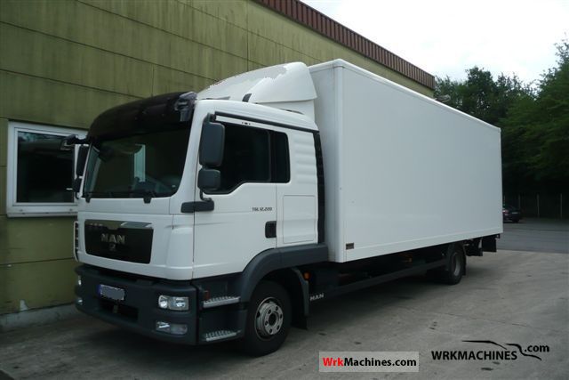 2010 MAN EM 222 Truck over 7.5t Box photo