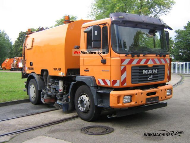 2005 MAN L 2000 8.220 Truck over 7.5t Sweeping machine photo