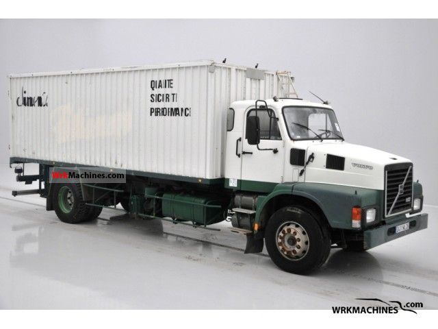 1989 VOLVO F 10 10/320 Truck over 7.5t Box photo